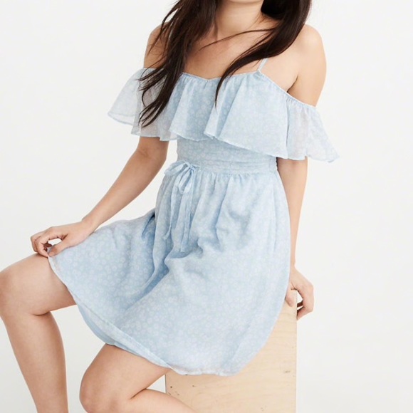 Cold shoulder dress - Picture 2 of 4